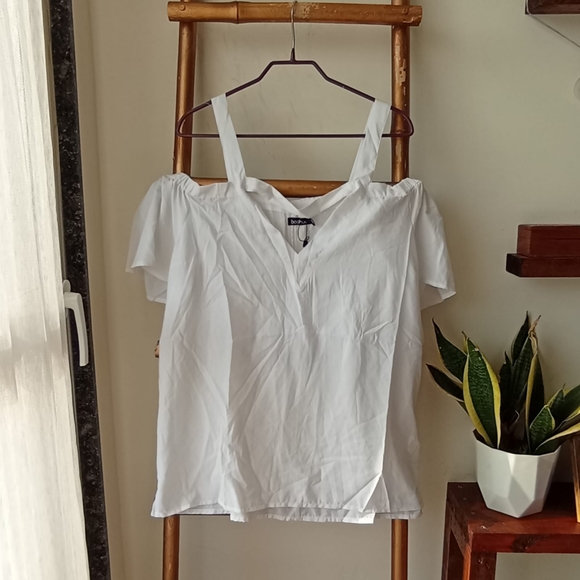 ✨FREE WITH PURCHASE✨ Off Shoulder White Top - Picture 6 of 11